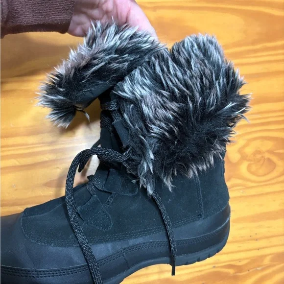 The North Face Black Winter Boots with Fur Trim - Picture 14 of 14
